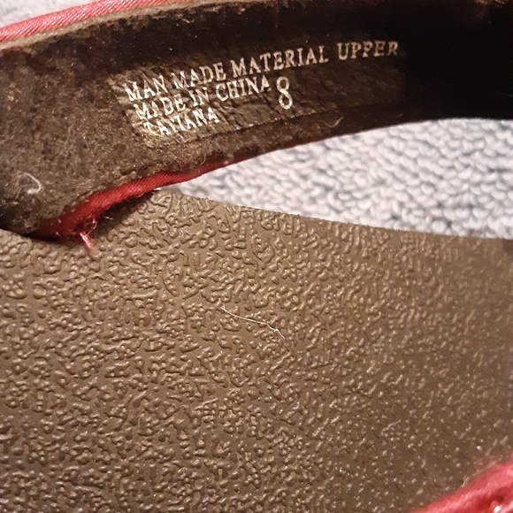 Bundle of Toes Sandals - Picture 7 of 16